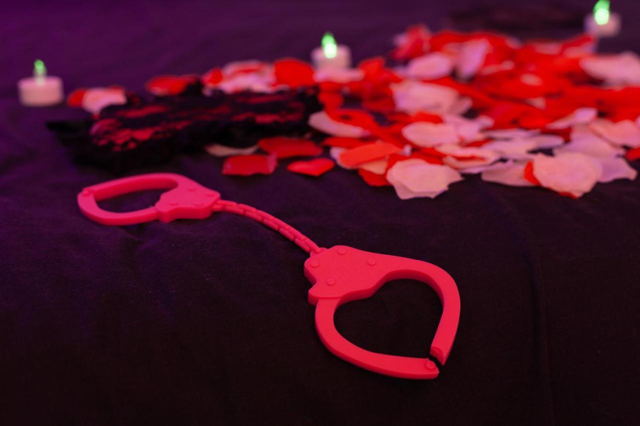 Love Room Avec Balneo Toulon Exteriér fotografie