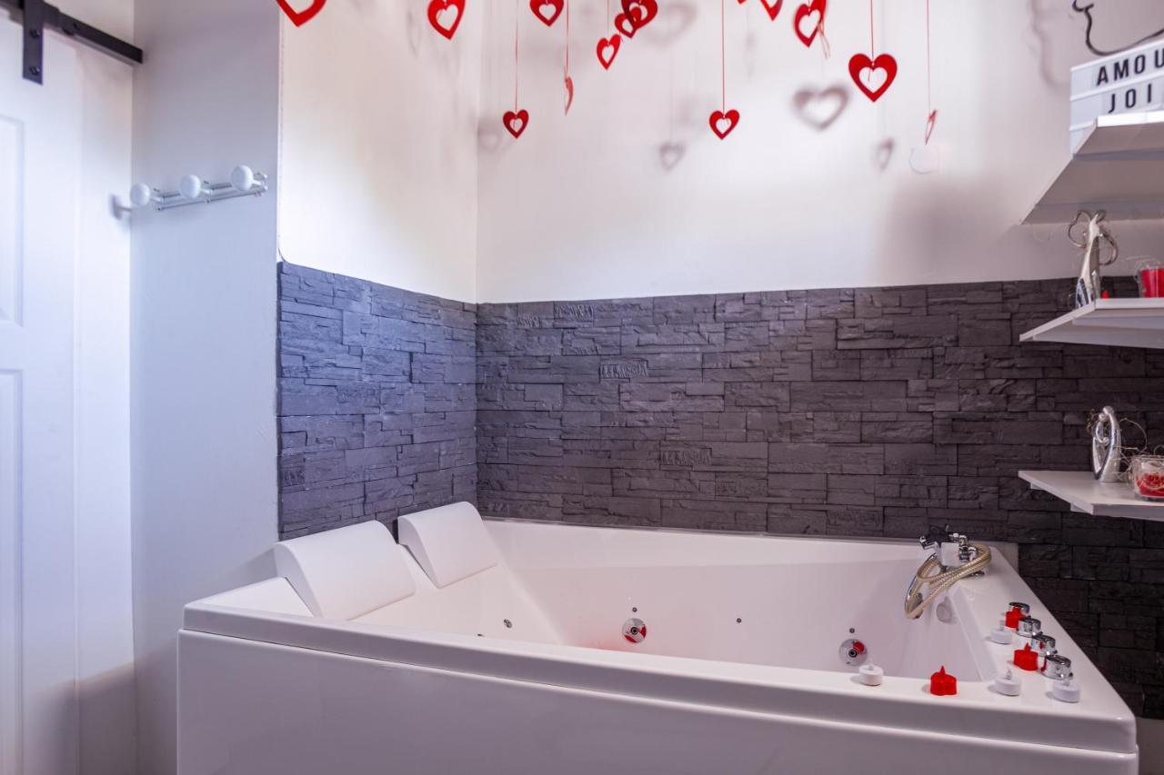 Love Room Avec Balneo Toulon Exteriér fotografie