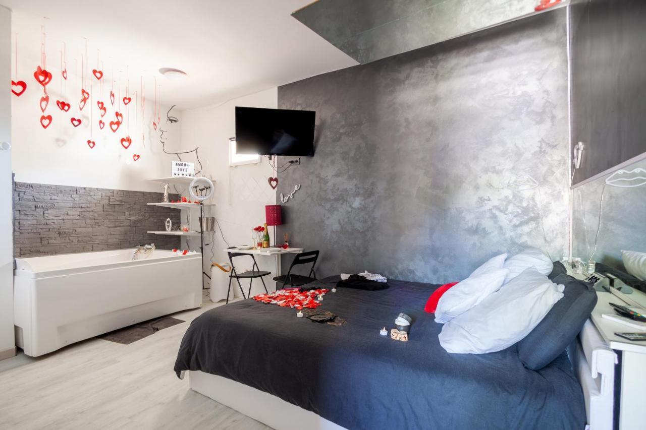 Love Room Avec Balneo Toulon Exteriér fotografie